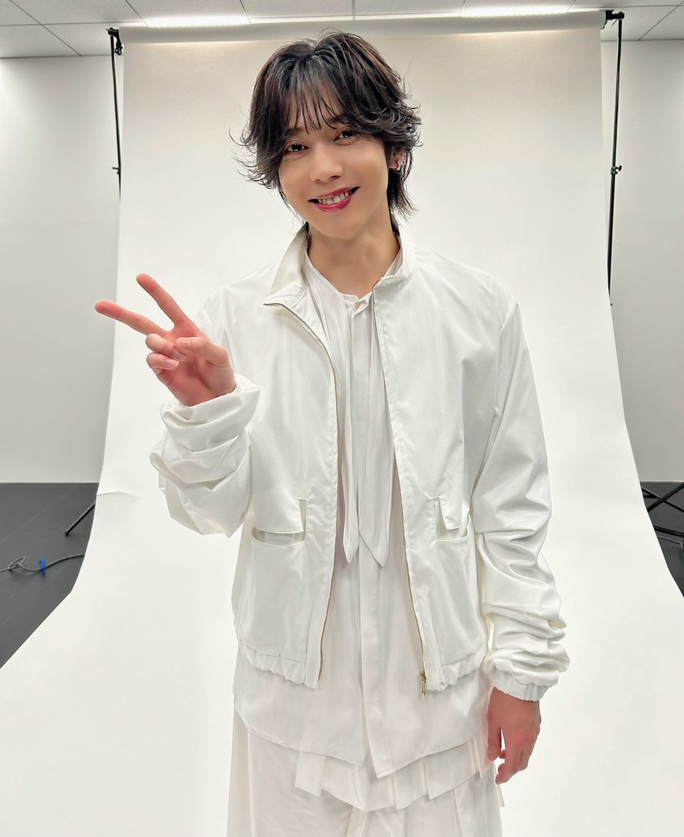 some_toshi's tweet photo. 十周年記念特別公演
舞台『#刀剣乱舞』陽伝 月と太陽と星々よ

9/18(金)発売「CUT 10月号」にソロインタビューが掲載されております✨
ぜひチェックしてみてください😊

真っ白☆ https://t.co/09M4ujf5dk