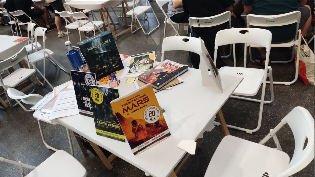 Shadowlandsed's tweet photo. En el turno de mañana...  🩸 Mala Sangre (La llamada de Chtulhu) | Con Leticia @ProfaDeQuimica.
🎈 LZ 129: Embarque prioritario (El rastro de Chtulhu) | Con Justo @ComplejodMaster.

¡Y nuestras inagotables partidas de 20 minutos al cargo de @AlvaroLoman! https://t.co/03SQCy52nb