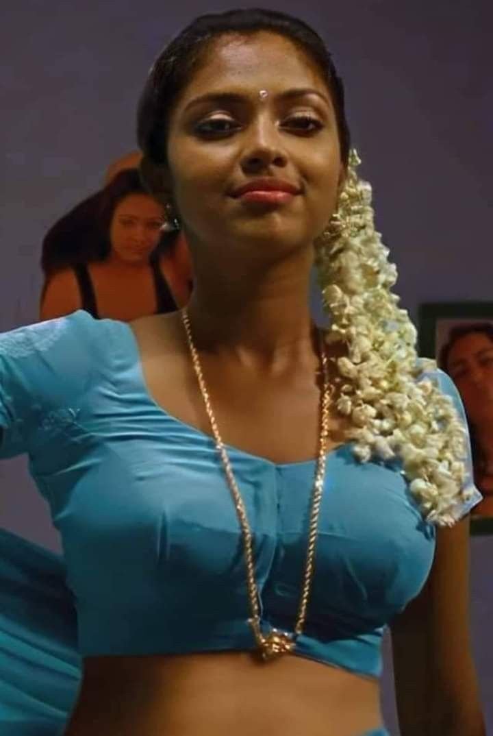 namelessidio's tweet photo. 🧔:osey ivvala nee 1st night naa daggariki vachav enti?
👩🏼:nanna thone naa 1st night jarupukunta
🧔:alludu ekkada?
👩🏼:fullu thaagi pannadu
🧔:intlo chuttalu?
👩🏼:evaru leru maaku privacy ivvalani vere daggara padukunnaru
🧔:abbaa ayyithe eeroju Koothuri tho Shobanam 🥵 
👩🏼:nanna🤤 https://t.co/e3G9mZXPX9