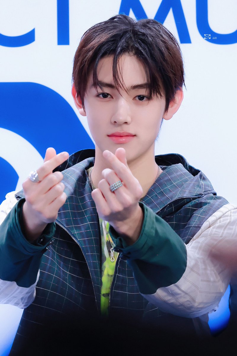 lquuanh's tweet photo. Highlighting stellar ACEOM capability on the largest stage ever! Driven by natural EOMAGNETISM, this magnificent, inspiring EOMPRODIGY moment lives on in our hearts.
 
EOM BRINGS ACE FACTOR
 
#SEONGHYEONInFocus
#SEONGHYEON #성현 https://t.co/JDsfY3WD2T