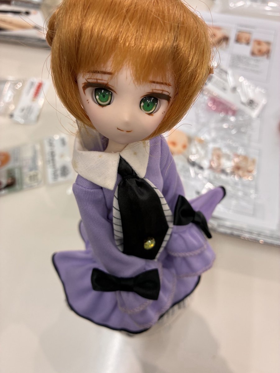 AlshaDolly's tweet photo. パラボックスさんでドールメイク教室参加！！
たくさん勉強になった🥹✨✨ありがもうございました✨
小さいドールの顔すごく描くの難しかったけど、色んな説明受けて、上手く描けて嬉しかった🤍🖤 https://t.co/6uujO7vXRW