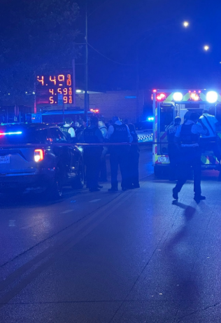 rapshadowj5's tweet photo. 🚨 TWO MEN SERIOUSLY INJURED NEAR 79TH & MARYLANDChicago police say a 29-year-old man is in serious condition and a 44-year-old man is in critical condition after an unknown attacker allegedly approached and injured them before fleeing.The incident gained attention after an account using the Lil Dee name reportedly posted “Who tryna hangout on 79th” earlier that https://t.co/l41q13V9XQ media users are linking the incident to YFG and @BloodHound @Q50, but police have not confirmed those connections or identified the victims as @LilDee. 🩸
#bloodhoundq50 #yfgfasto #chicagodrill #hiphopnes #q50