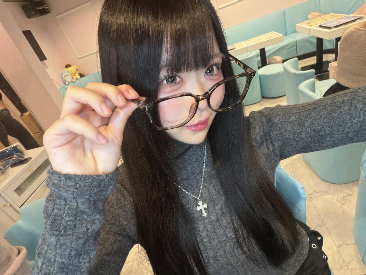 Ru2a3_'s tweet photo. おきゅいん(>ᴗ<)❤︎
秋のデート服イベDay.1です꒰⌯͒•·̫•⌯͒꒱❤︎
幻影旅団シズクちゃん概念コーデだよ👓❤︎
配信見に来て😻❤︎ https://t.co/9VupBQMSoJ