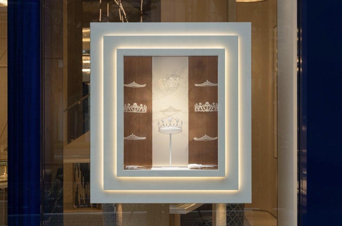 cppluxury's tweet photo. CHAUMET opens new flagship boutiques in Osaka, one of the largest in Asia

#Chaumet #Osaka #Japan #luxuryjewellery #luxury #jewellery #highjewellery #luxuryretail #luxuryboutique #LVMH @LVMH @Chaumet https://t.co/PATzU8Sfo1