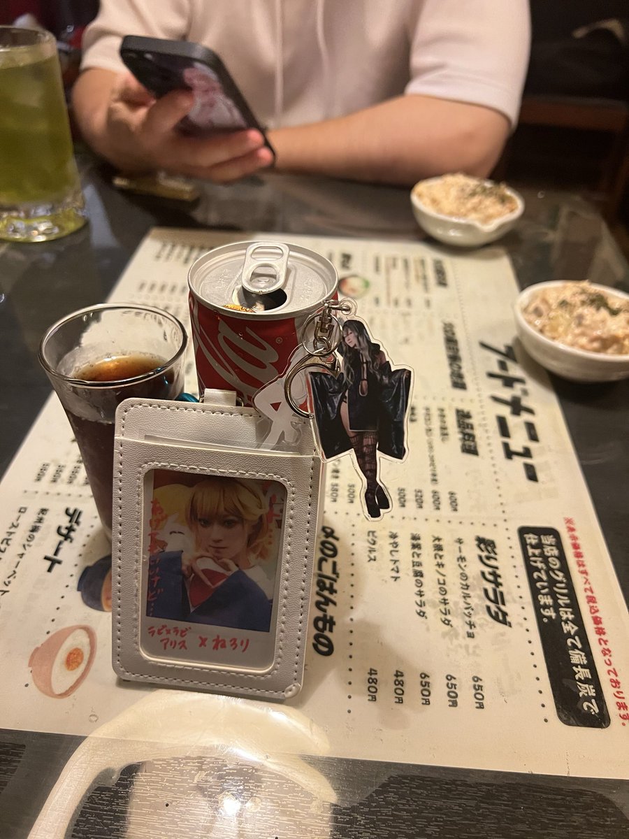 miromirokuu's tweet photo. TGSお疲れ様でした！
ラビ×ラビ！
ねるねろ！

お疲れ様会🙂‍↕️

#画面から出てきた実写アリス
 #久しぶりのねるねろ
  #安定の焼き鳥 https://t.co/6YfblvaKkG