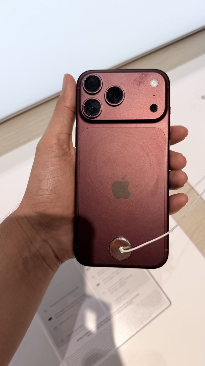 murtipoojak's tweet photo. Which color do you like ?
#Iphone18 #apple #promax https://t.co/Uy4DVXv3vK