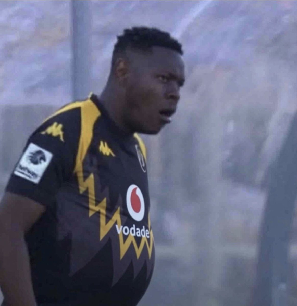 ChrisExcel102's tweet photo. How will I explain to my children that this was a professional football player not an ANC politician… 😭😭😭😩 https://t.co/Fae0lJgUyO