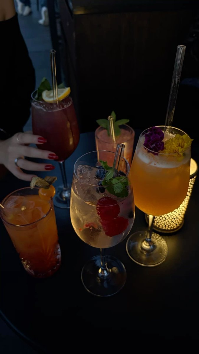 PrincessSt311a's tweet photo. Drinks with the girls 🩷 Which one of you subs is paying our bill? https://t.co/tRK17yMrhO