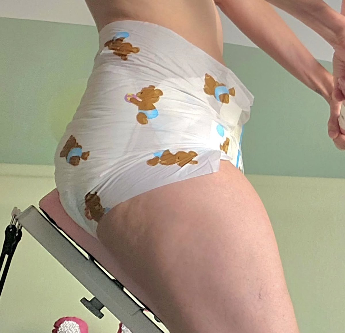 susan_nikk78764's tweet photo. Let's do a diapered Bambino workout😁😍#Abdl #abc+ https://t.co/LQJCaJ1Bja