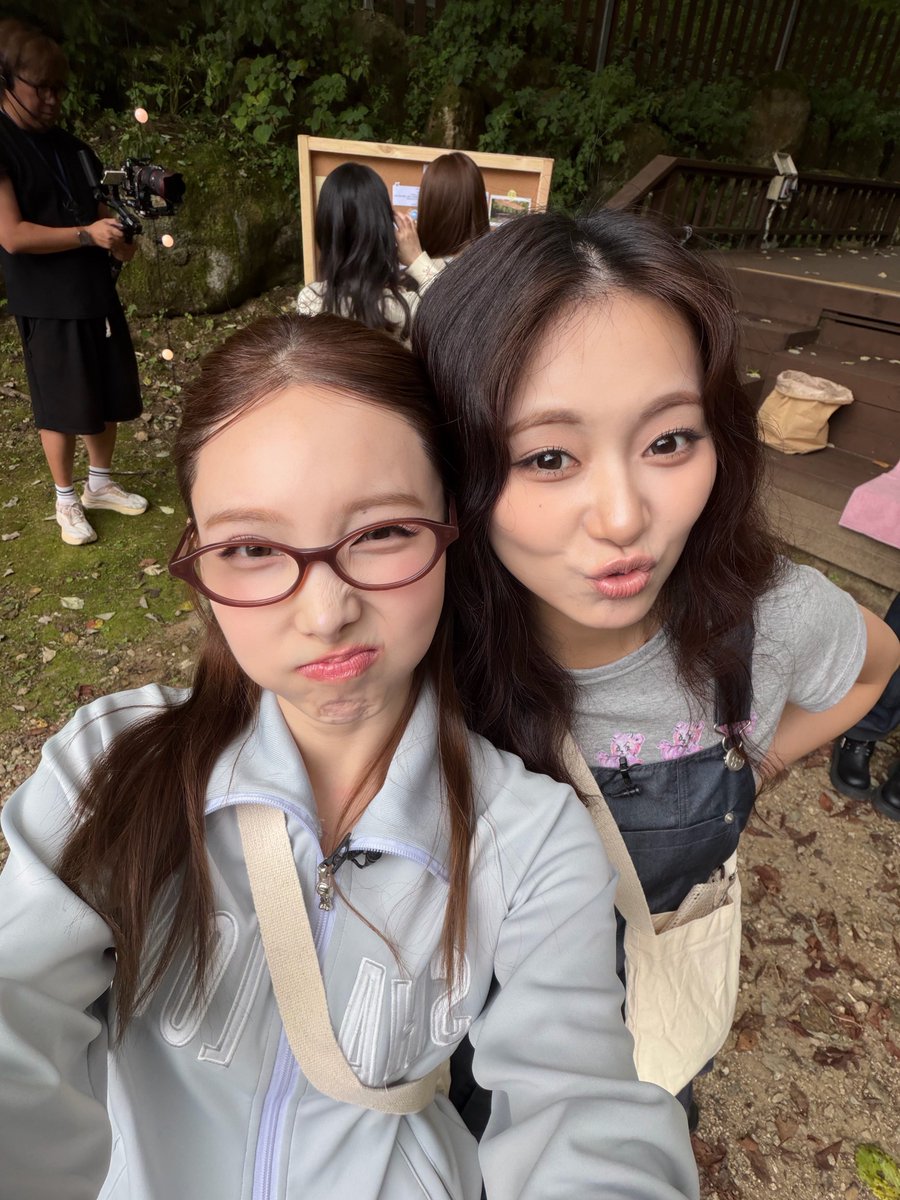 godmitzu's tweet photo. NAYEON and TZUYU selca with SAIDA in the back and the facial expressions Tzuyu makes that Nayeon is addicted to 😭😭 https://t.co/4WnGK9T6lC