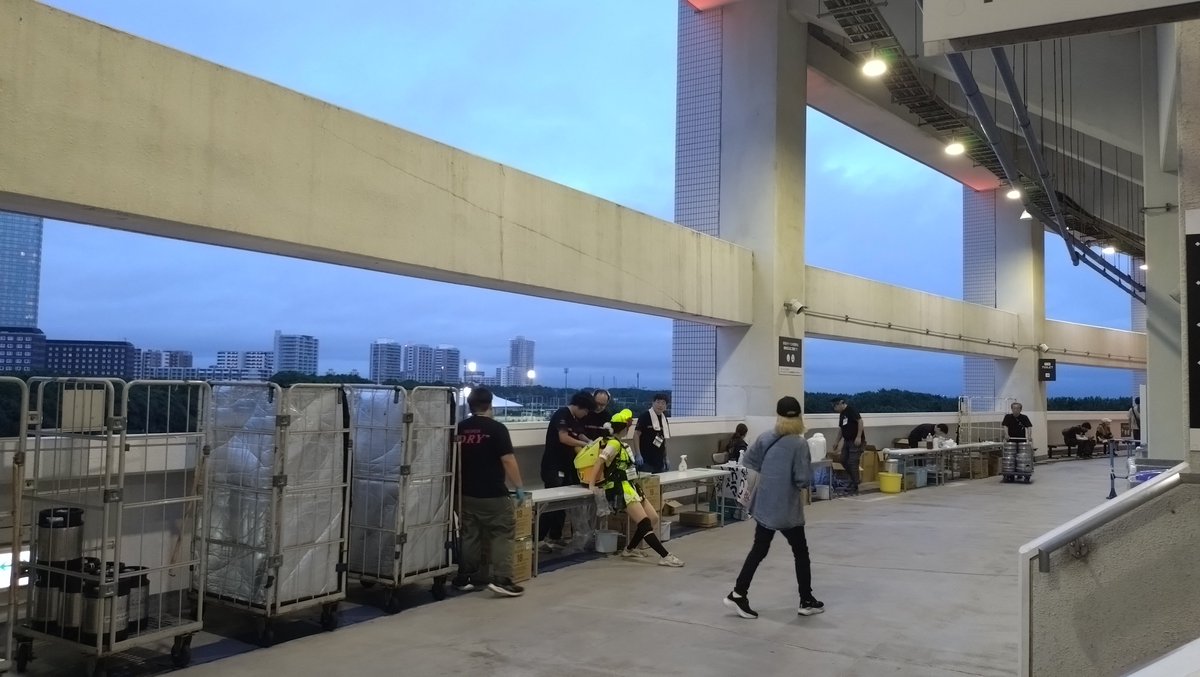 secret5136's tweet photo. 今日はビール半額デー、樽交換迅速化のために4回コンコースに臨時の基地が。
ビール冷やして無いじゃん……
#seibulions https://t.co/v0qMhm9UWY