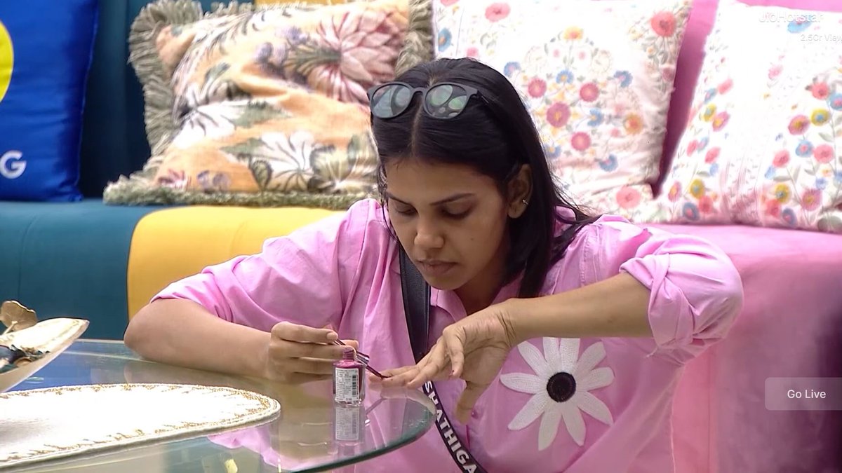 bobbythomastvm5's tweet photo. 📸✨🩷 

#shathiga #biggbosstamil #biggbosstamil10 https://t.co/q2DpXVCq9p