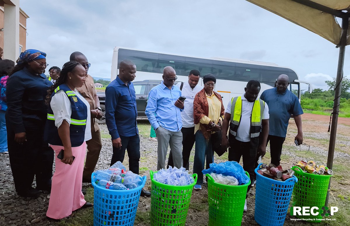 ZoomlionLtd's tweet photo. During the engagement, the Head of Gov’t Relations of the Env’t Sani. Cluster of the @thejospongroup Ms Betty Brown Nyadu, highlighted some challenges confronting the facility, including poor access to the plant and the need for strategically located waste transfer stations. https://t.co/MooxhPN3qr