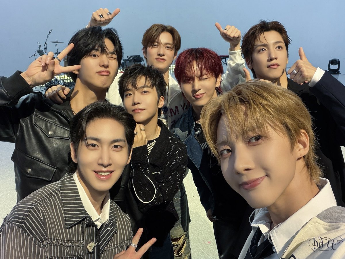 CUBE_PTG's tweet photo. [📸] @ #잇츠라이브

펜타곤 + 잇츠라이브 = 필승조합✨
밴드 ver '겁쟁이’ 미.쳤.다 (P)

#펜타곤 #PENTAGON
#겁쟁이
#PENTAGON_10th_Anniversary https://t.co/va5TGUiIbQ