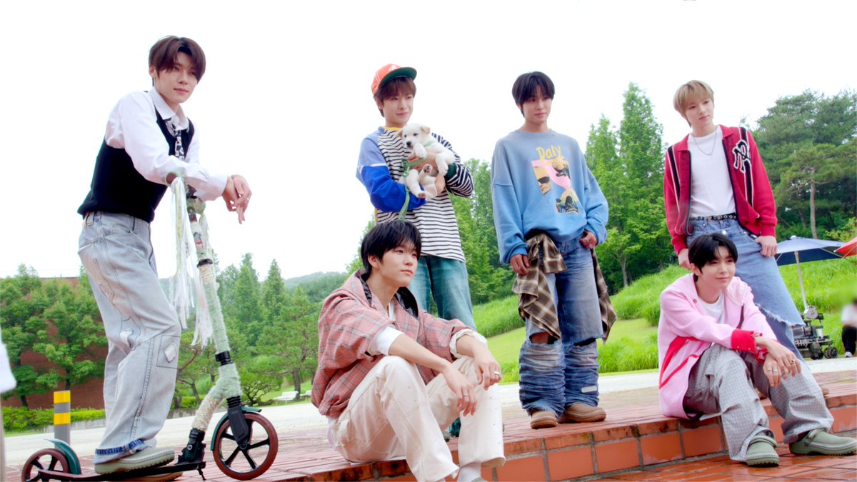 nctwishofficial's tweet photo. 🐾⁺₊⋆제 거 탐나시죠?😝 | 🧩⁺₊⋆僕の欲しいでしょ？😉 | Crocs Behind 

https://t.co/XYNxrR3z0W

EVERYTHING, ALL AT ONCE, NEO
https://t.co/LrMbZwt0Ol

#NCTWISH #엔시티위시
#Crocs #Behind
#NCT_10TH_ANNIVERSARY https://t.co/PLDe26nphj