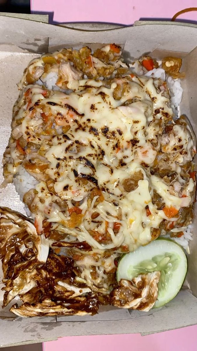 wnalog's tweet photo. MAHADASYAT TAHTA TERTINGGI AYAM GEPREK MOZARELLA KEJU MELIMPAH MENURUT GUE https://t.co/8WcZYCa3bC