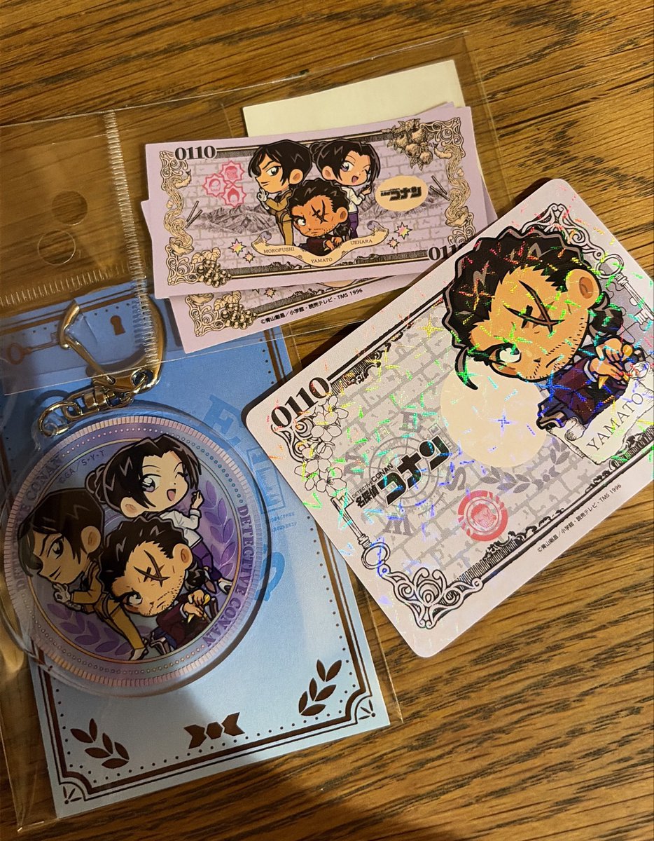 awaimmune's tweet photo. 集合絵グッズしか買わないつもりだったけど運試しと思ってカードと缶バ2個ずつ買ってみたら、カードのほうでknちゃんきてくれました🥹
かっこよぉ……🩵✨✨

(ステッカーとアクキーはもう1セットお迎えしてあるので、もし相互さんで欲しいよ！といういらっしゃったら声かけてください🥰) https://t.co/0pHJuI8CAs