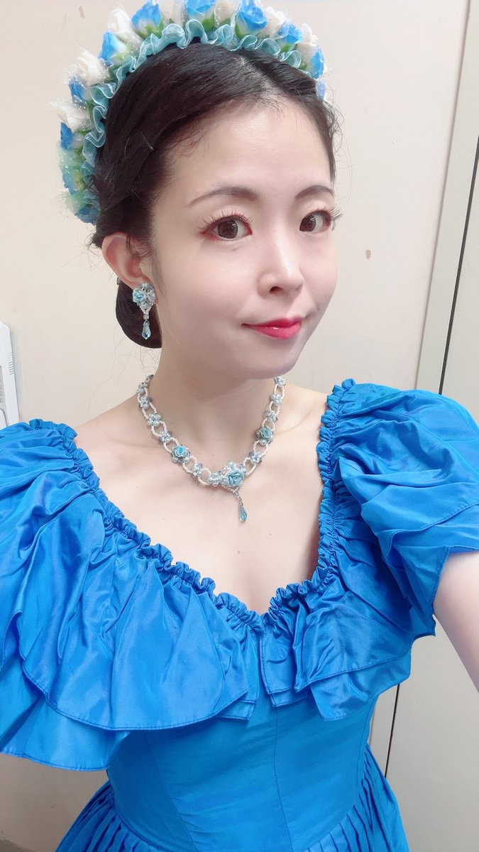 YukiyanagiAkiho's tweet photo. 発表会無事終わりました❗️
まずは2部ソロの時の青ドレス👗 https://t.co/bwfNTRohim