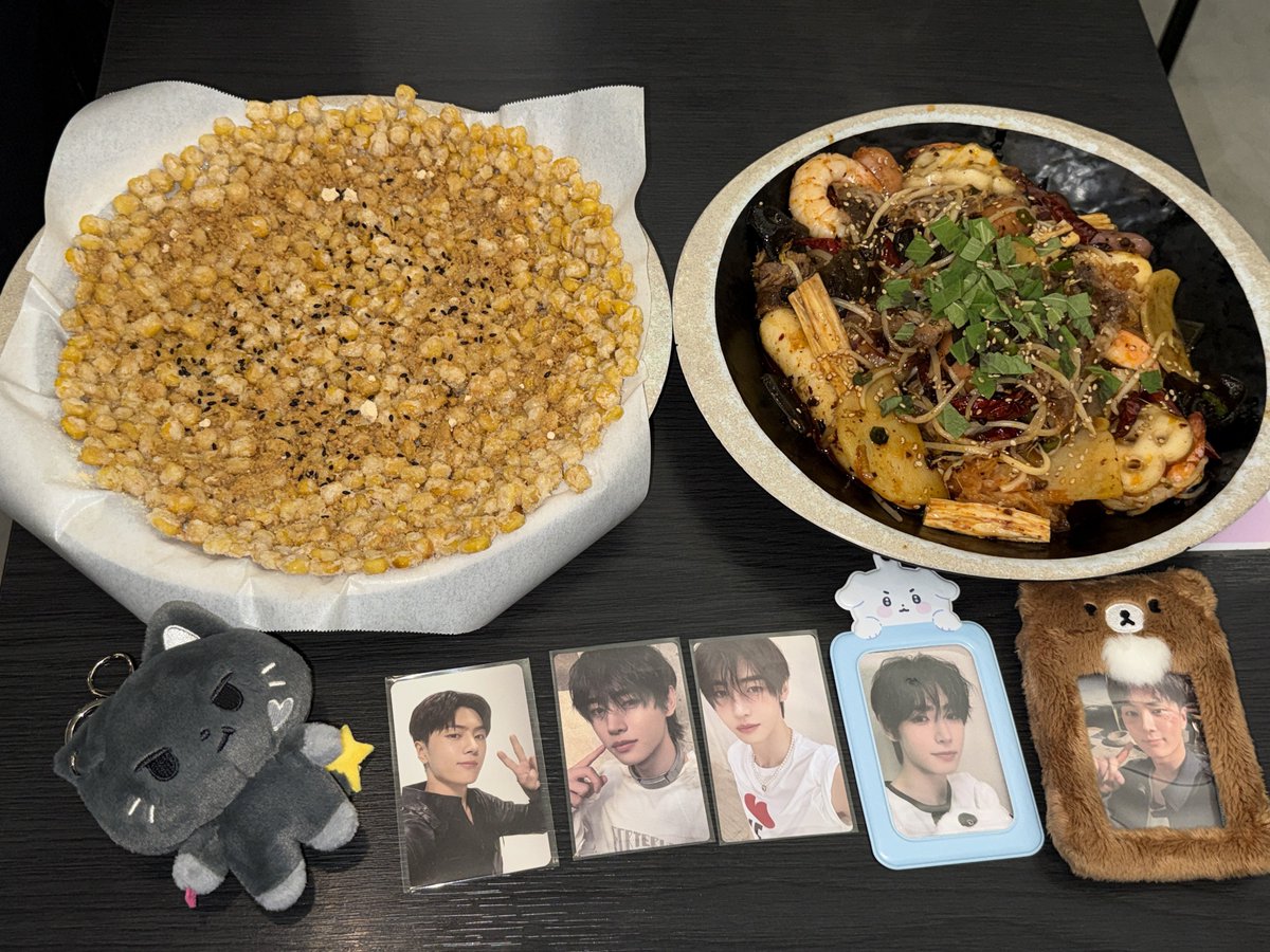 lovforjong's tweet photo. 엔하이픈 브이알 좋은 걸 잊고 살았다..
햄복쓰하루🧑🏻‍🩰🧑🏻‍🩰 https://t.co/HxMsWLFHXQ