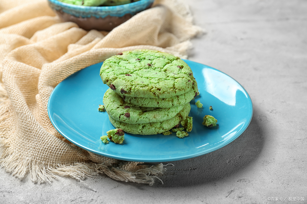 isabel08lajohn4's tweet photo. Just grabbed a pack of matcha cookies, who’s down for a snack swap https://t.co/tONOBWOKaR
