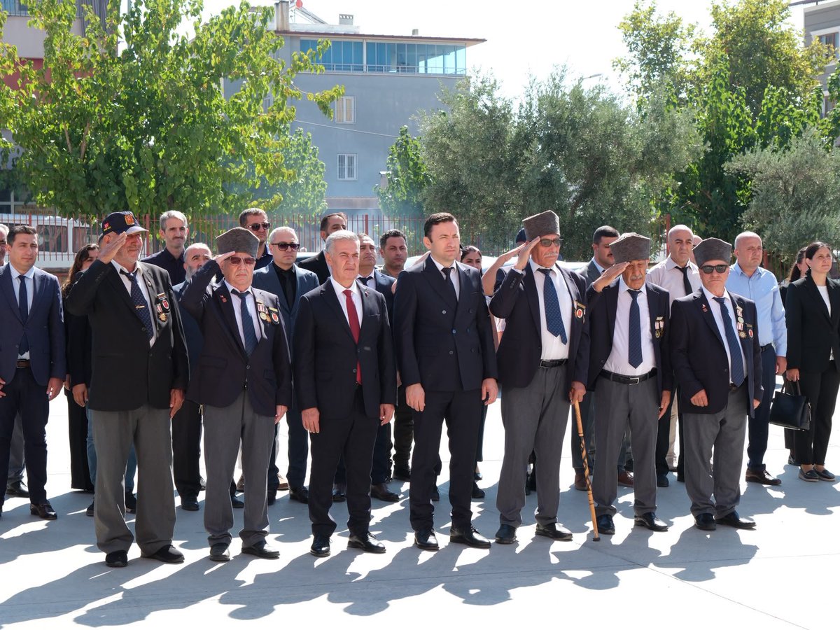 buharkentgov's tweet photo. 🇹🇷 19 Eylül Gaziler Günü

19 Eylül Gaziler Günü münasebetiyle Hükümet Konağında düzenlenen törende, Atatürk Anıtı’na çelenk sunuldu. ⬇️⬇️ https://t.co/gRCdUncDva