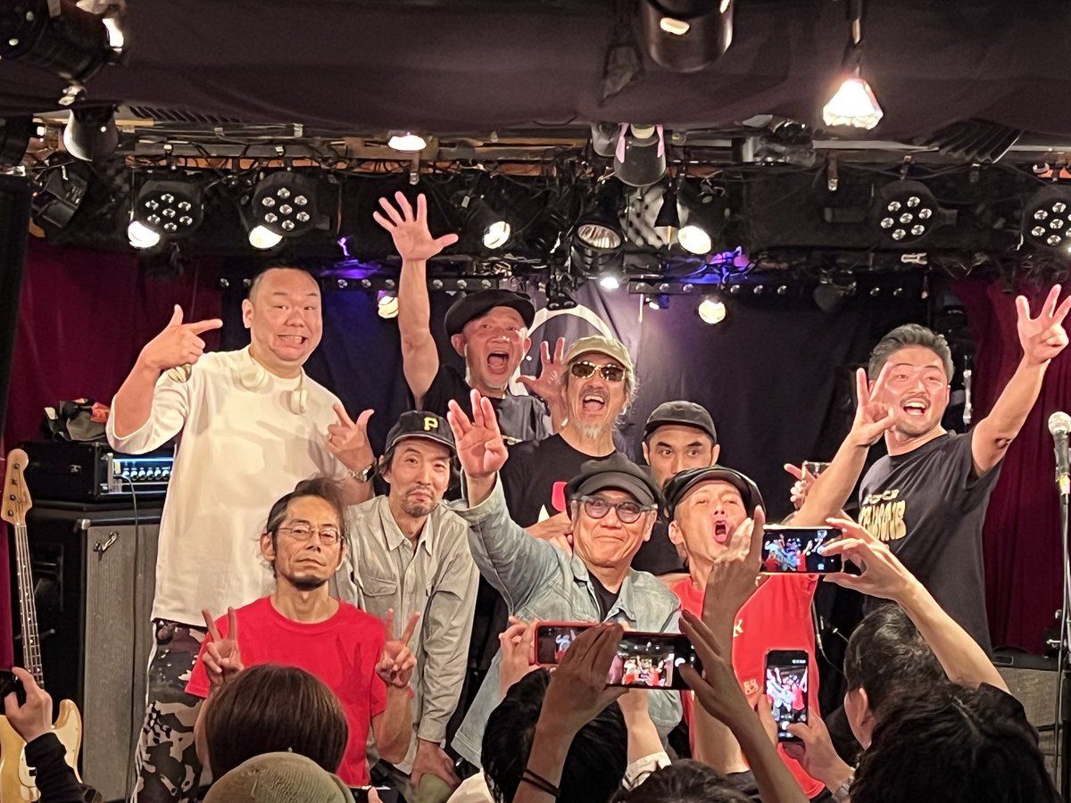 mk_oneplusone's tweet photo. 昨晩の神田shojimaruへお越しいただいた皆様、スタッフの皆様、そして出演いただいたマチルダロドリゲス、ネタンダーズの皆様、ホンマにありがとうございました❣️
反則級にスゴ技のマチルダロドリゲス、鬼グルーヴのネタンダーズ、大好きなバンドと共演でなんとも幸せな夜でした。
ライブこそすべて‼️ https://t.co/SQ5T6gBsiJ