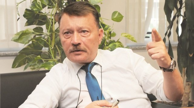 ToplumsalMht170's tweet photo. Kaşif Kozinoğlu’nun şüpheli ölümüne ilişkin soruşturma kapsamında gözaltına alınan dönemin Silivri Cumhuriyet Başsavcısı Ali İşgören ile cezaevi savcısı Necip Doğan tutuklandı.

Emekli Albay Hasan Atilla Uğur ve emekli Yüzbaşı Hasan Ataman Yıldırım hakkında ise ev hapsi kararı verildi.