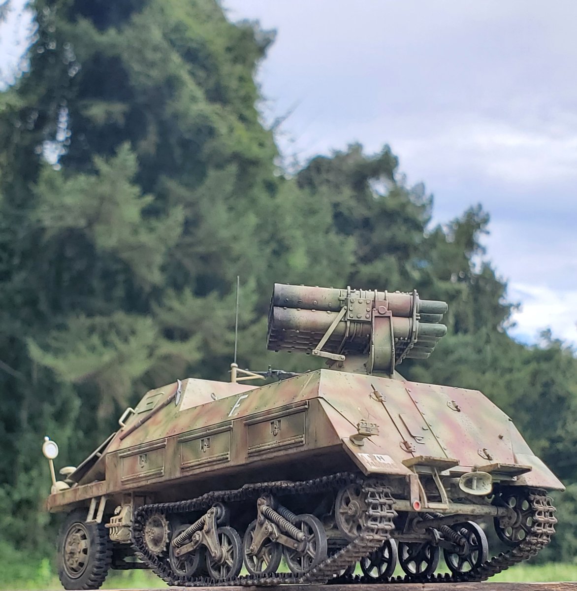 wildexam's tweet photo. 1/35 Sd.kfz.4/1
パンツァーベルファー42 第11パンツァーベルファー大隊 21自走中隊
フィンランド ラップランド 1944年夏
完成です❗(=ﾟωﾟ)ﾉ
マーキングは判読不能だったので一部省略…
#イタレリ
#italeri
#ロケミサ乱舞 https://t.co/MOw8QuOHGT