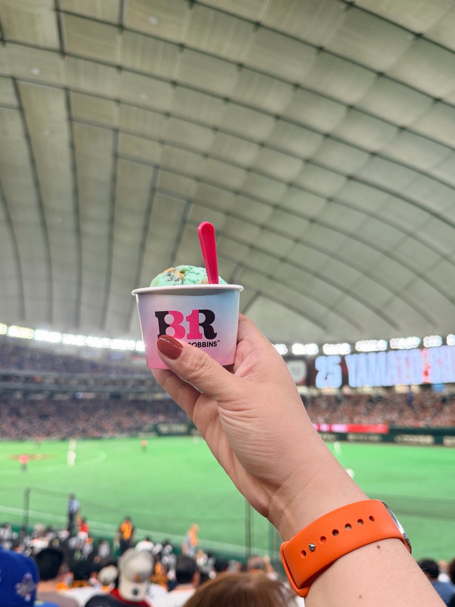con24yt's tweet photo. サーティーワンの新作、チョコミントクッキーなんとかおいしかった✊🏻 https://t.co/Un31WsEghC