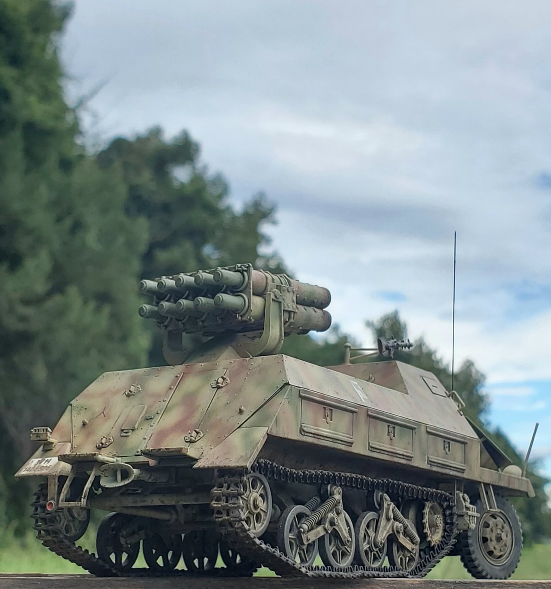 wildexam's tweet photo. 1/35 Sd.kfz.4/1
パンツァーベルファー42 第11パンツァーベルファー大隊 21自走中隊
フィンランド ラップランド 1944年夏
完成です❗(=ﾟωﾟ)ﾉ
マーキングは判読不能だったので一部省略…
#イタレリ
#italeri
#ロケミサ乱舞 https://t.co/MOw8QuOHGT
