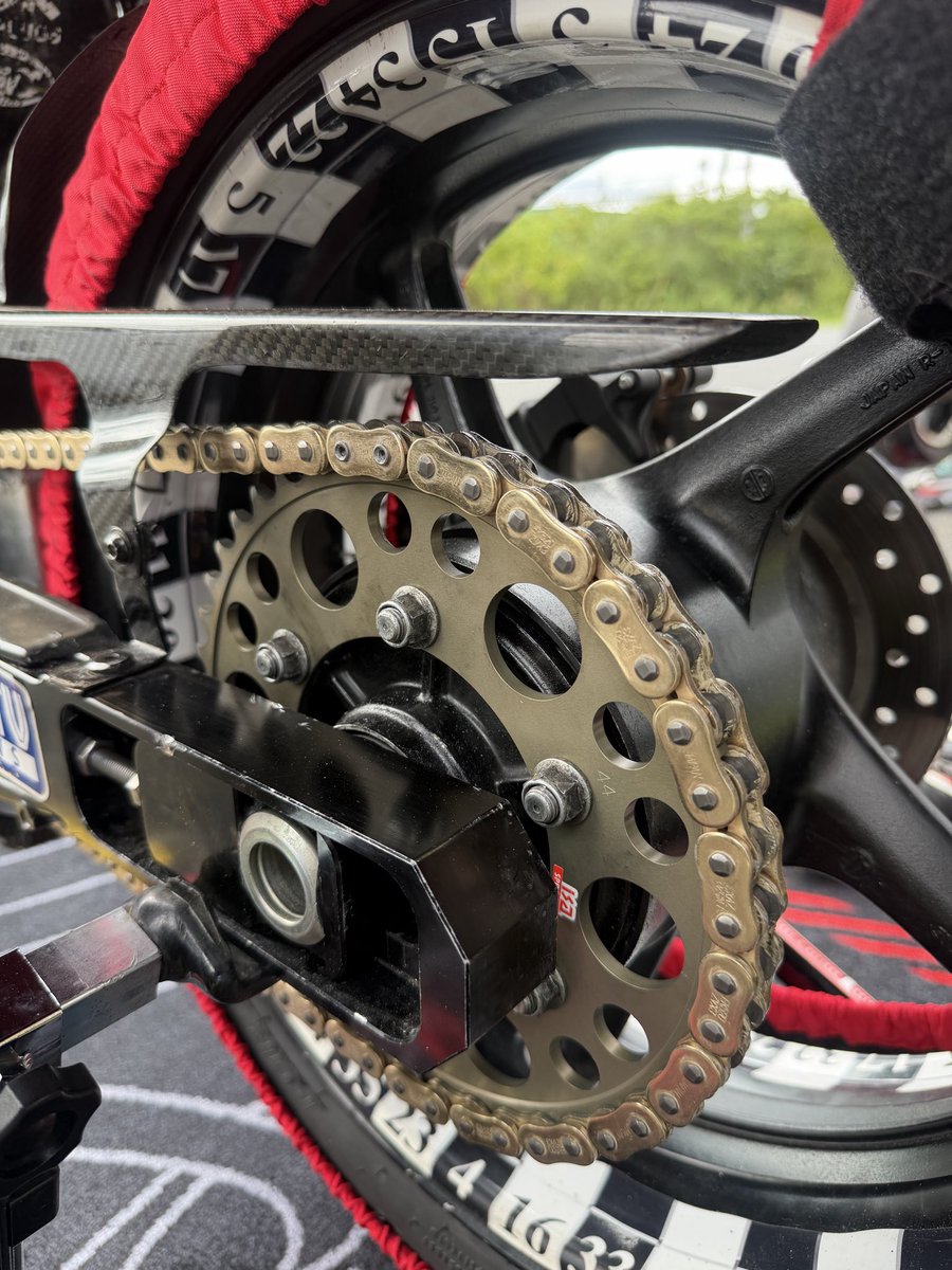 TysonRider126's tweet photo. この度、EKチェーン様より
サポートしていただけることになりました！

今回、このような素晴らしいご縁を繋いでくださった
アゲイン様にも感謝しております。

同じ石川県の企業であるEKチェーン様に
サポートしていただけることを本当に光栄に思います。

しっかり結果で恩返しできるよう、
全力でドラッグレース活動を頑張ります！

EKチェーン様
アゲイン様
ありがとうございます！

今後ともよろしくお願いいたします！

#jdster #ドラッグレース #EKチェーン　#江沼チェーン