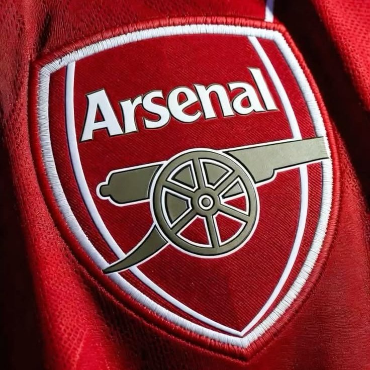 AFCSignal's tweet photo. 🚨 BRIGHTON vs ARSENAL — QUICK SCOUT

Brighton’s last 3:
🇬🇧 Brighton 1-1 Leeds
🇬🇧 Coventry 0-5 Brighton
🏆 Man Utd 2-3 Brighton
Arsenal’s last 3:
🇬🇧 Arsenal 2-1 Chelsea
🇪🇺 Napoli 0-1 Arsenal
🇬🇧 Sunderland 0-2 Arsenal

📊 LAST 3 H2H:
Arsenal 2-0 Brighton
Arsenal 2-1 Brighton
Brighton 0-1 Arsenal

🔑 KEY THREATS:
Brighton’s pace in transition, wide attacks & quick combinations.
🎯 Arsenal’s route to success:
Control the midfield, press Brighton’s build-up and attack the space behind their full-backs.
Brighton are dangerous at home — but Arsenal enter this one in excellent form.

🔴 Prediction: Brighton 1-2 Arsenal
👀 What’s your prediction?
#Arsenal #BHAFC #PremierLeague