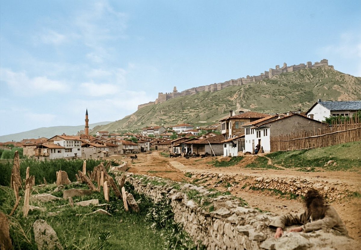 OrhanBayinB's tweet photo. Abdülhamid han hazretleri arşivinde yer alan Kütahya fotoğrafları. 
Renklendirilmiş hali .
Tek türbe Domaniç - Çarşamba köyündeki hakem ana türbesi . O tarihte İnegöl’e bağlı imiş.

Not: İstanbul üniversitesi online kütüphanesinden alındı https://t.co/OD5nIlqpxE