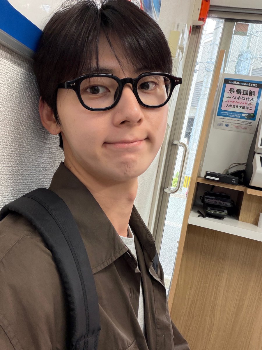 O9O8_'s tweet photo. 네 너무세요(?) 민현님 https://t.co/qIBugHoqnY