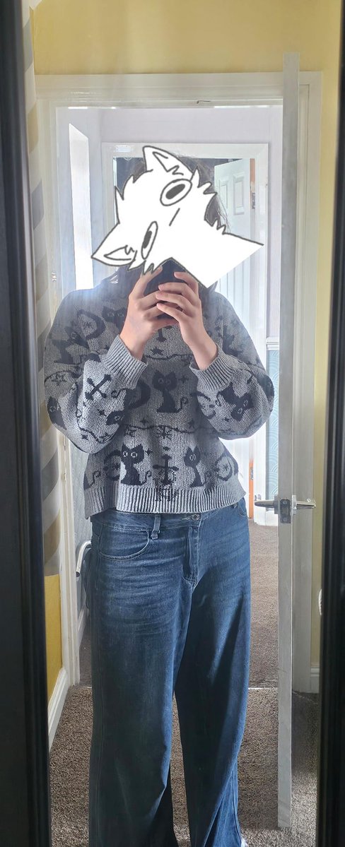 gabs5mp's tweet photo. i feel like this jumper makes me look huge i hate it https://t.co/deXvIWVLju