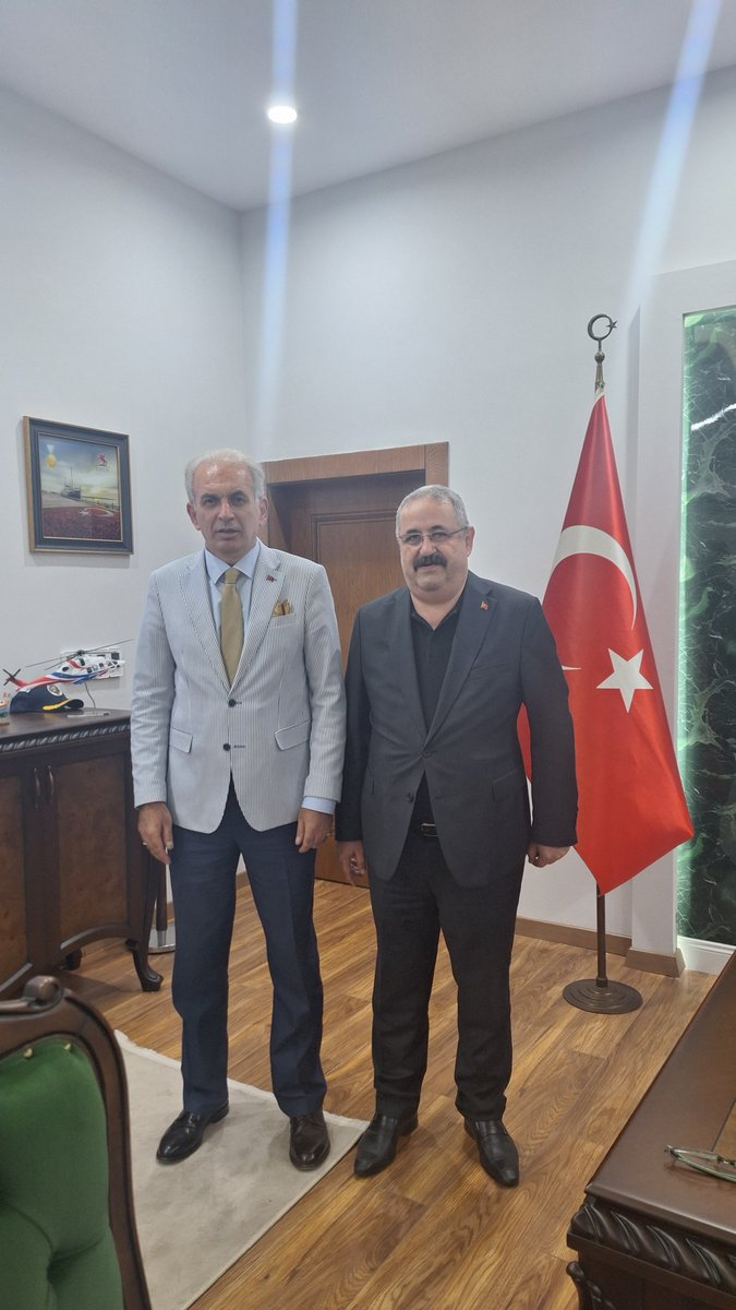 sinan0655's tweet photo. SAMSUN-Çarşamba İlçemiz Kaymakamı Sayın Mehmet Kamil SAĞLAM Kaymakamımızı ziyaret ettim.Yoğun programına rağmen kabul ettiği için, göstermiş olduğu incelik ve nezakete, samimiyeti ve hoşsohbetine teşekkür ediyorum. https://t.co/OPsqMtd1Oy