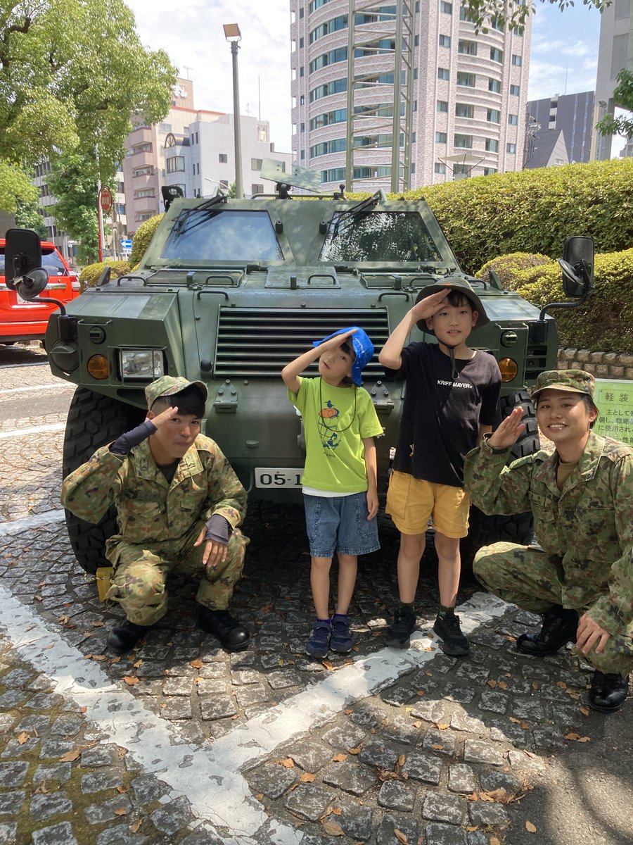 pcokanayama's tweet photo. 【金山まつり】
「自衛隊 カッケー！」
「音楽隊 最高（^^♪」

#金山まつり
#音楽隊
#自衛官募集 https://t.co/2SBaeqEfRZ