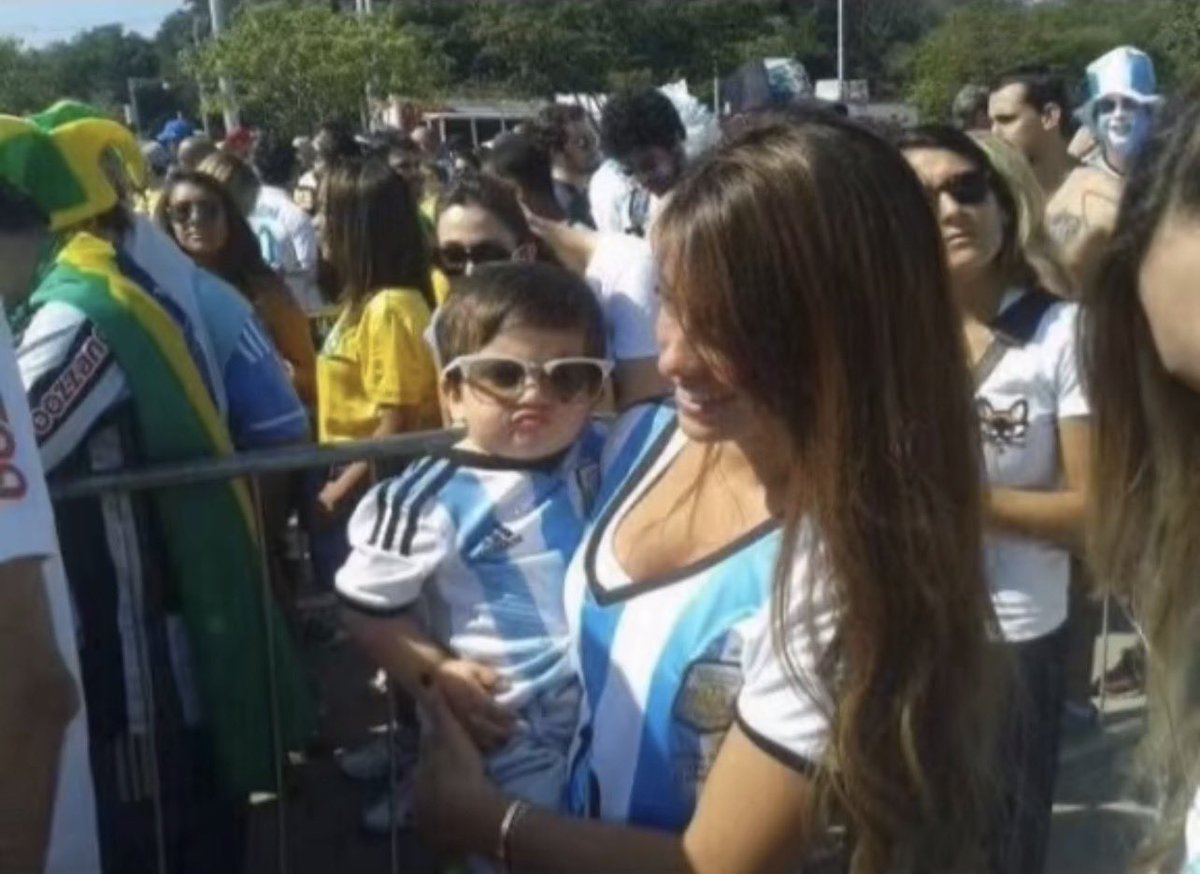 umarthetix's tweet photo. When your father is, Lionel Messi 😭 https://t.co/e1pZ4BOIVk