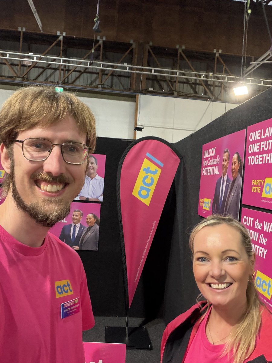 Mandatalks's tweet photo. Attended the Auckland pet expo today and aside from the beautiful floofy distractions 🐶 (including Auckland puppy rescue where I adopted my sweetie Ranger from 4 years ago) we had some great conversations with people about what matters in NZ. https://t.co/NKkmvTWgI0