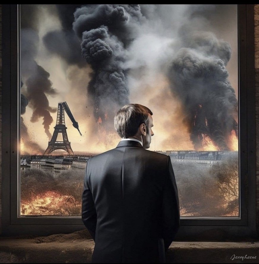 DocteurPEB1's tweet photo. Il faut bien comprendre une chose grave dont je parle depuis des années et qui se précise ouvertement depuis quelque jours :
Le SEUL moyen pour Macron de rester au pouvoir comme le prévoit la Constitution , c'est de faire en sorte qu'il y ait une guerre contre la Russie comme l'a fait son ami Zelensky ce qui lui a permit d'annuler les élections de 2024 qu'il aurait perdu !
Macron a commencé à préparer le terrain à cette horreur depuis quelque semaines, surtout par ses dernières déclarations de ces derniers jours 
et dés qu'il aura obtenu cette guerre : il aura TOUS LES POUVOIRS sans aucune limite, sans AUCUNE élection !
Son rêve ..... !
J'ai conscience que cela parait exagéré mais c'est tout à fait possible, qui vivra verra ...