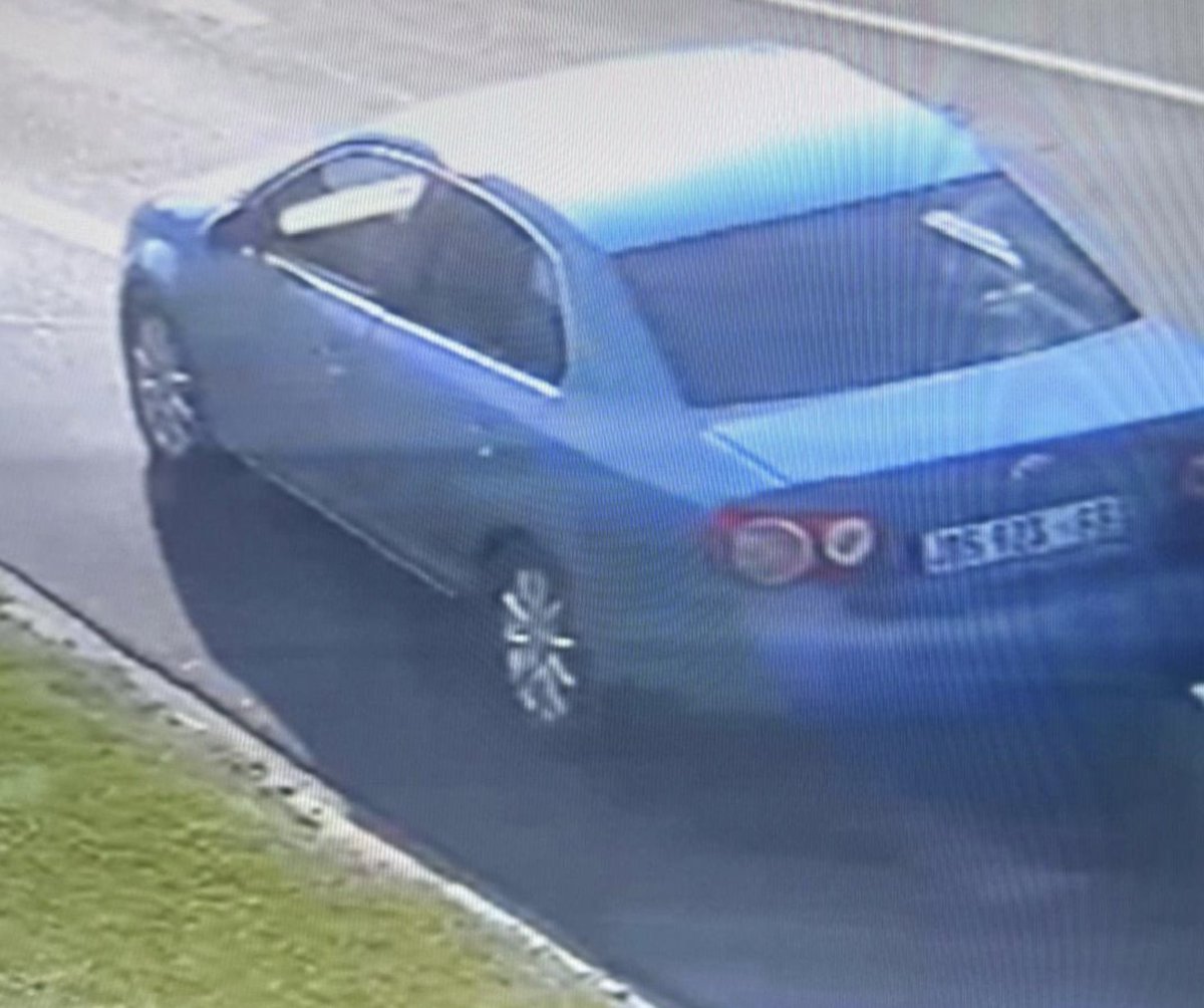 Recon1_ZA's tweet photo. Robert Wolk's murderer was captured on CCTV.
The number plates of the vehicle were visible.
Robert's phone was taken, which means it was pinging phone towers.

No arrests have been made yet.

Find him.
Sentence him to death.
And hang him.

Our laws need to change. https://t.co/O4j0bzIiBC