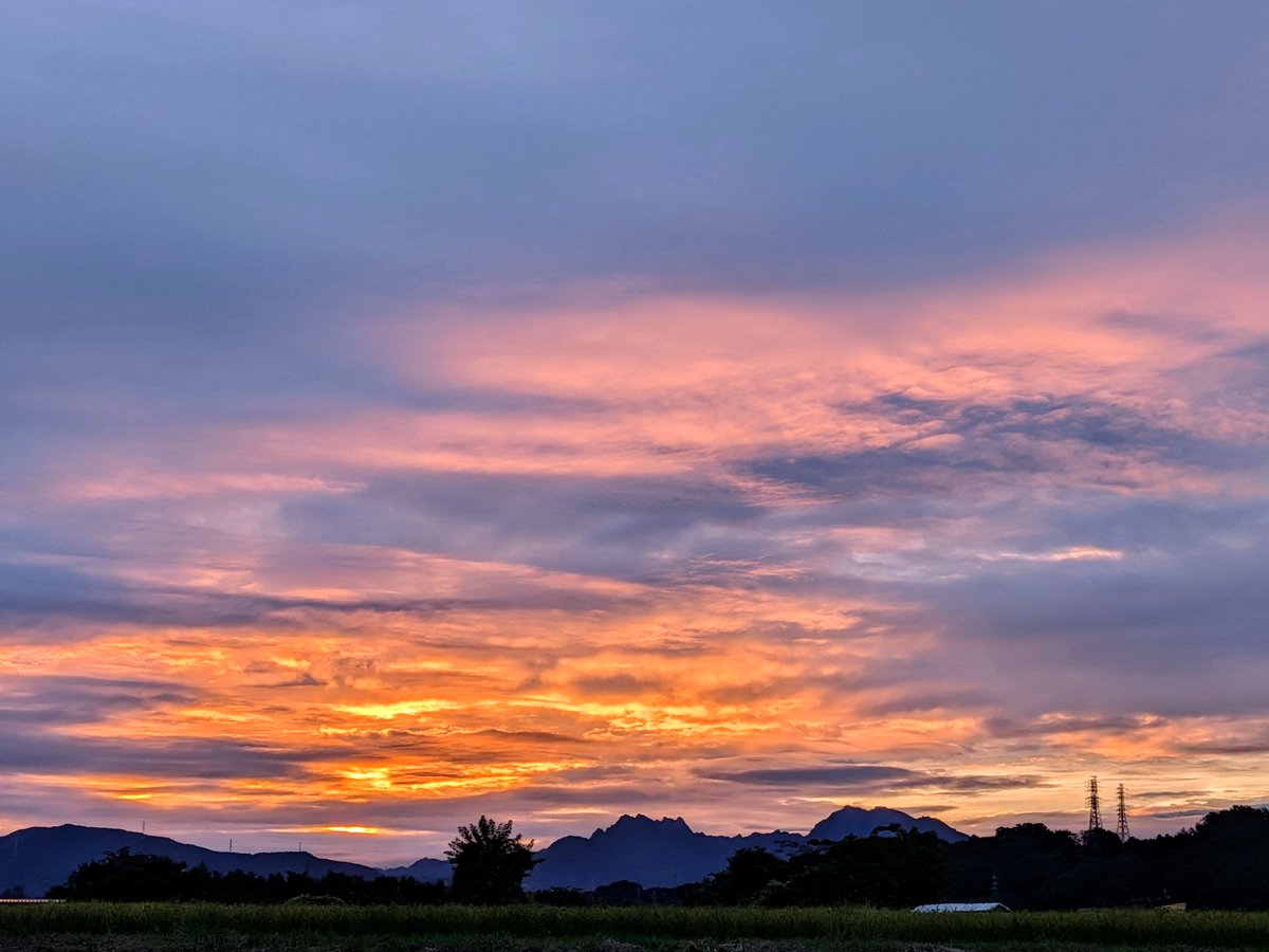 efgck2's tweet photo. #夕焼け
#イマソラ
ほんとは少し前

久しぶりに美しい夕焼け見た気がする https://t.co/9eR2X8lWkX