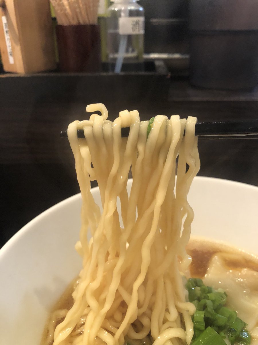 nekokun60's tweet photo. 鴨ふじ（2回目）
9/19(土)スタート
数量限定
海老ワンタン麺
大根おろし付き

あっさりスープ
中細麺でちぢれ系
ワンタンは最後の一切れまで熱々でした。
美味しかったです☺️
#鴨ふじ https://t.co/WZBbM7h9Vi
