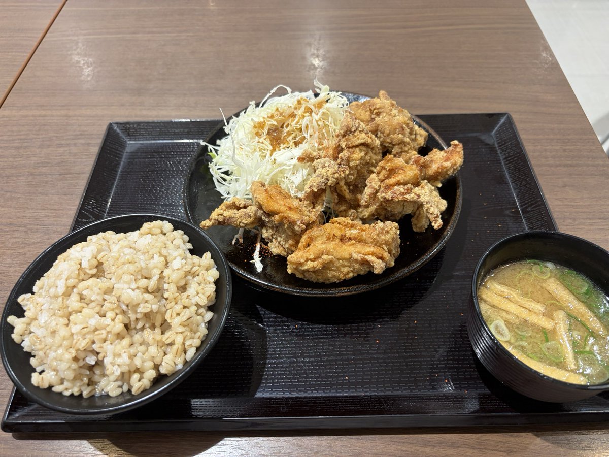 SoulLight99999's tweet photo. 今日の飯テロ🤤
久しぶりに食べた唐揚げ✨️

どこぞフードコートで🤣

うまうま♪( ◜௰◝و(و " https://t.co/5dMxCwf2Zd
