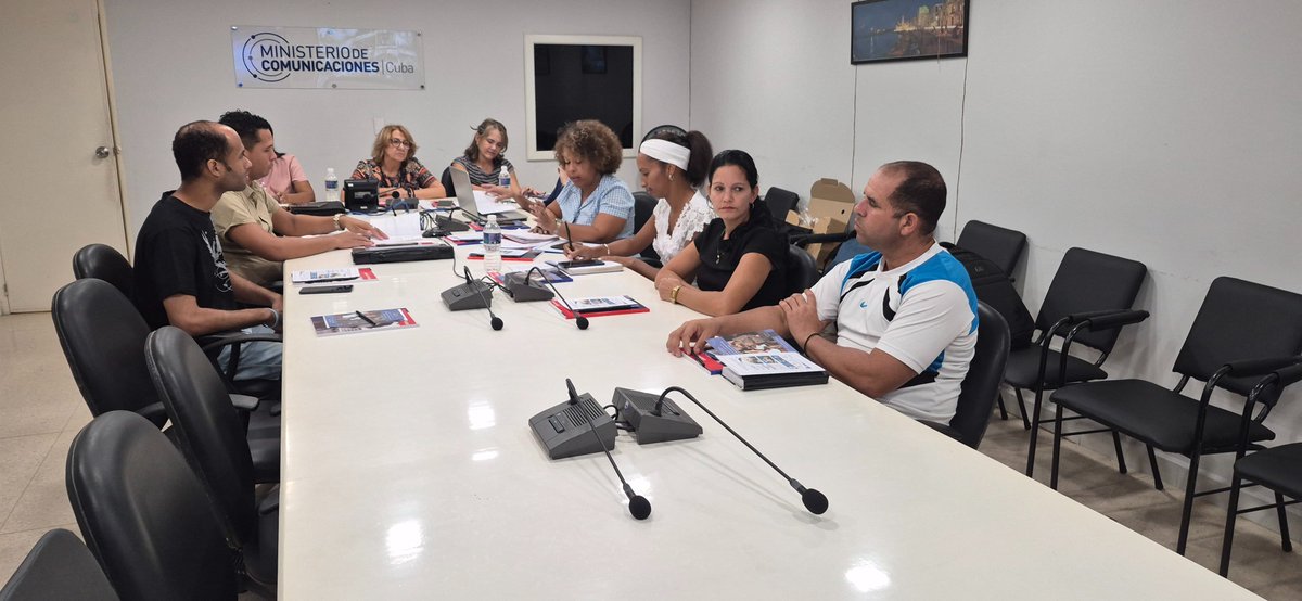 Elecciones_Cuba's tweet photo. #CENCuba/ En ameno e interactivo diálogo con la Presidenta de @Elecciones_Cuba @AlinaCENCuba,  jóvenes que trabajan y se vinvulan al órgano en todo el país,  reafirmaron su compromiso con el presente y futuro del Sistema Electoral cubano. #JóvenesPorLaDemocracia https://t.co/mNCen9Msbf