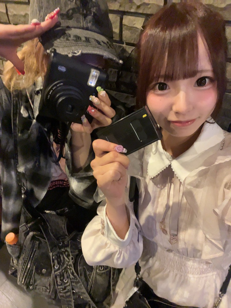 hoshiyo_pw's tweet photo. みんなおはよう〜（？）

今日は早起きしてきこさん生誕🐥へいってきました！
フロアが黄色でキラキラしていてめっちゃ綺麗だったなぁ🌌💫

ぷぷさんとチェキスタとしてお仕事がんばってきたよ　＠kurecha_pw https://t.co/FmcQX6bzhB