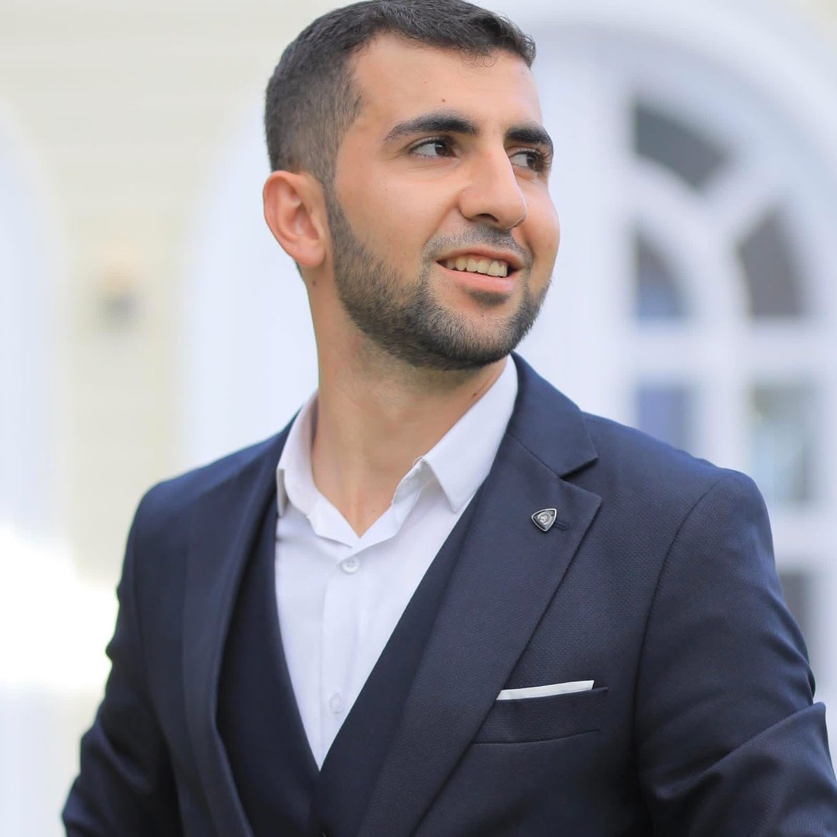 tamerqdh's tweet photo. الدكتور منير البرش، مدير عام الصحة بغزة، يودع ابنه شهيداً في قصف إسرائيلي على جباليا. https://t.co/MPHAbEq2Mm