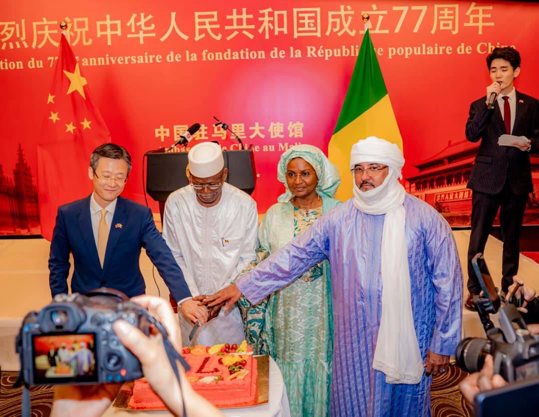 AgRedouwane's tweet photo. 🇨🇳🇲🇱I attended the celebration of the 77th anniversary of the founding of the People’s Republic of China, on the kind invitation of H.E. Amb. Li Xiang
FSC and China share a privileged #partnership of #cooperation. Looking forward to deepening our ties!🤝 #ChinaNationalDay #PRC77 https://t.co/Q1o2tWdLo7