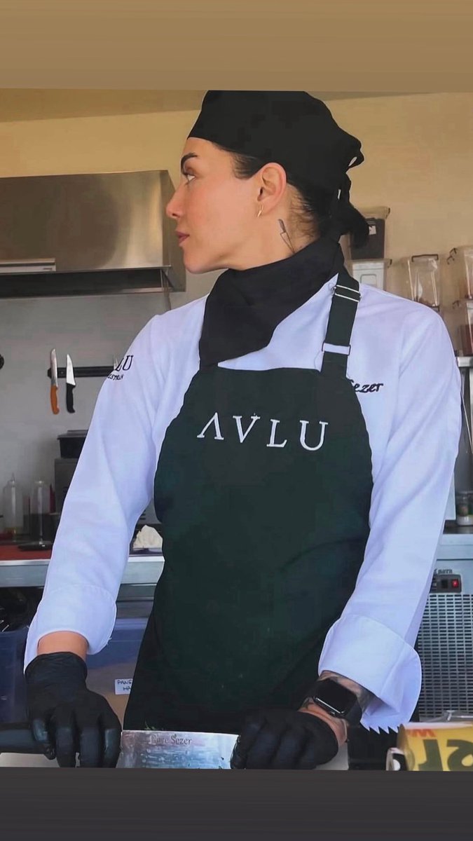 SezerGce's tweet photo. Özlenilen günler ♾️🔪👩‍🍳 https://t.co/gTW3shN9jh