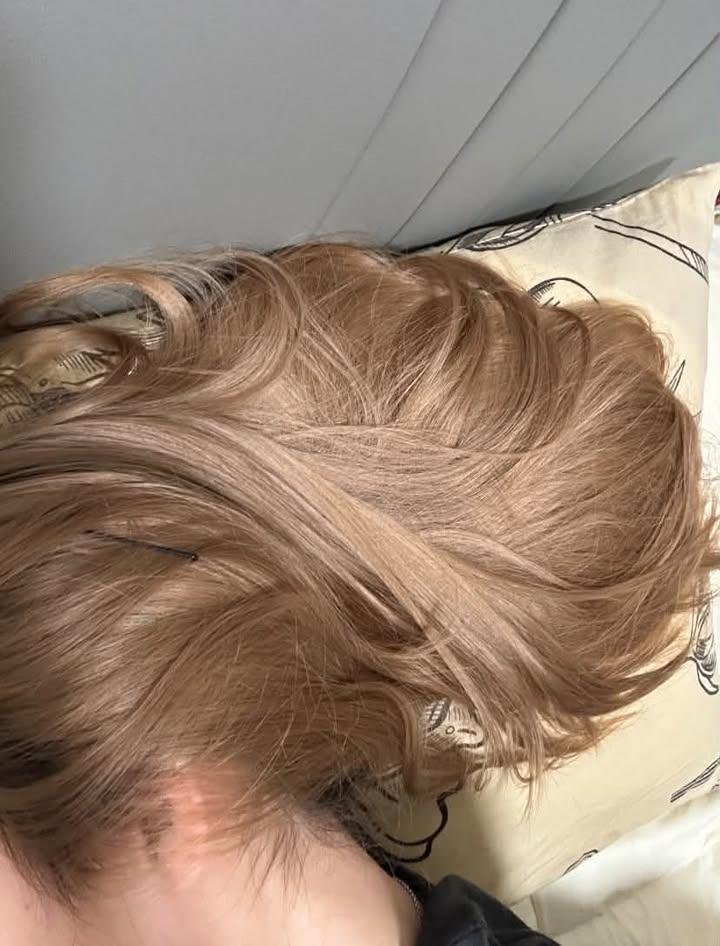 hanumputria20's tweet photo. MBAK GUARDIAN MAKASIH🥹 beneran penyelamat rambut item yang kulit kepala sensitif &amp; takut gatal merapat!
milk tea no bleaching ini ga perih samsek hasilnya GONG BGT💅🏻🤎 https://t.co/BlJmdDwXQV